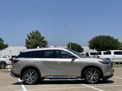 Used 2025 INFINITI QX60 Sensory w/ Vision Package AWD/4WD image 3