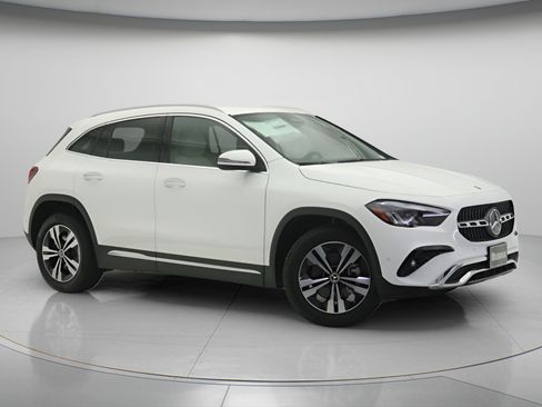 New 2026 Mercedes-Benz GLA 250 4MATIC image 1