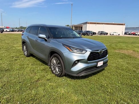 Used 2020 Toyota Highlander Platinum AWD/4WD image 3