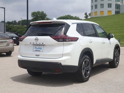 Used 2025 Nissan Rogue SV FWD image 5