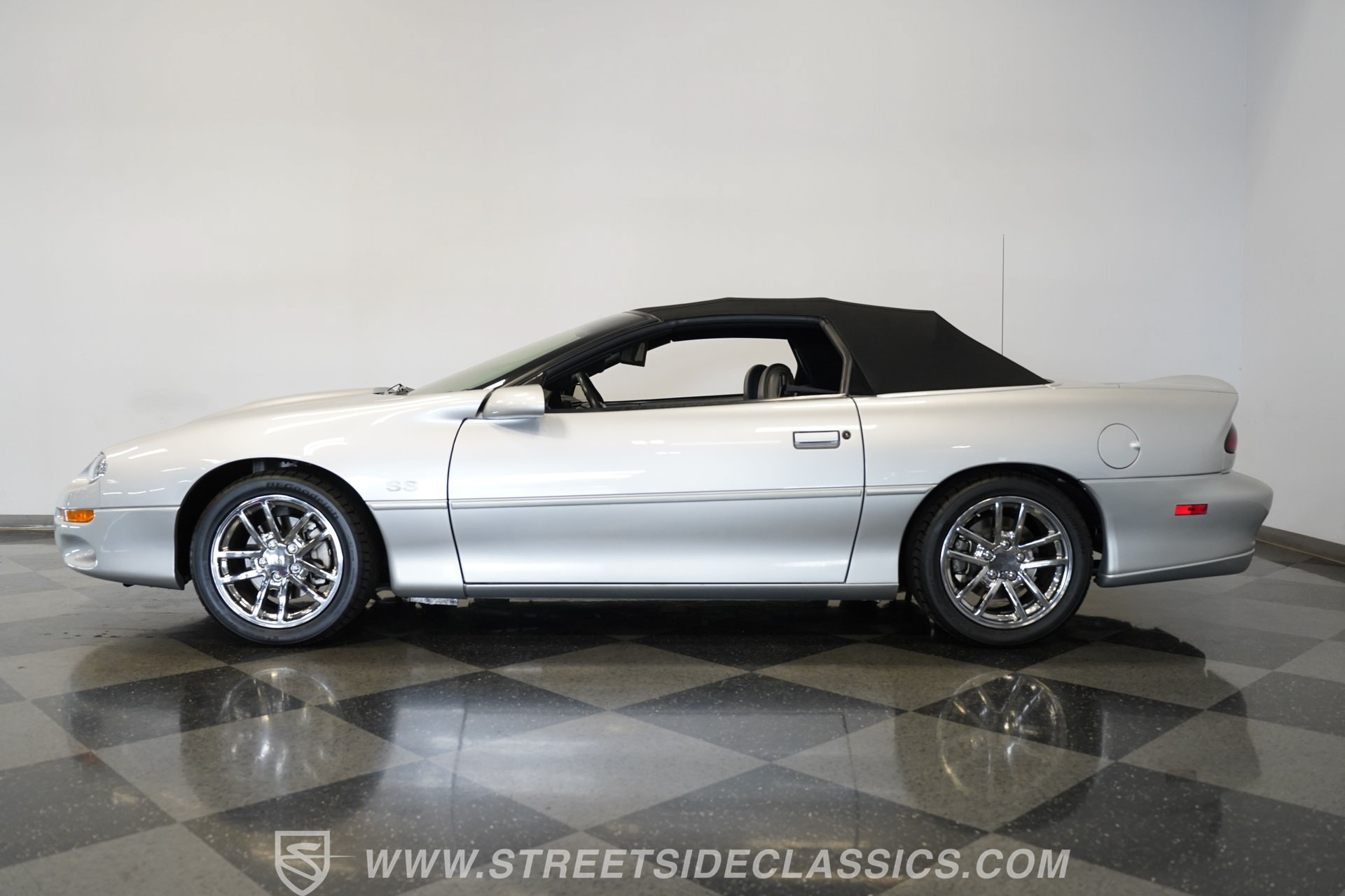 Used 2002 Chevrolet Camaro Z28 w/ SS Performance/Appearance Pkg RWD image 10