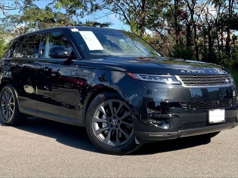 Used 2025 Land Rover Range Rover Sport image 2