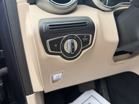 Used 2020 Mercedes-Benz GLC 300 4MATIC image 29