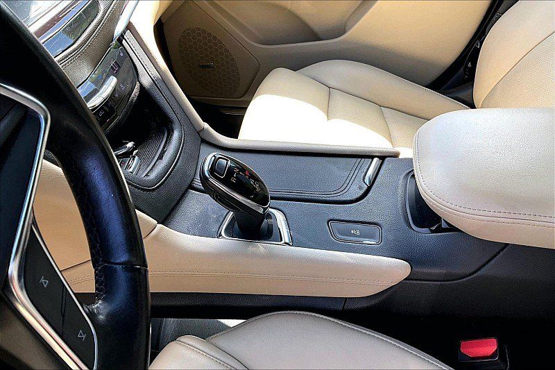 Used 2018 Cadillac XT5 Luxury w/ Driver Awareness Package FWD image 11