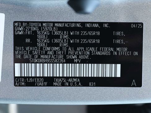 Certified 2025 Toyota Highlander XLE image 30