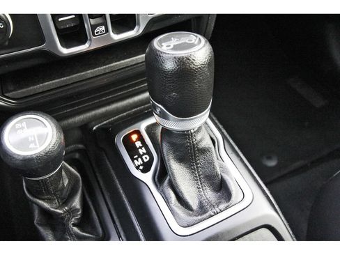 Used 2018 Jeep Wrangler Unlimited Sport S AWD/4WD image 28