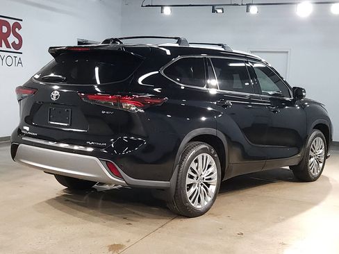 New 2026 Toyota Highlander Platinum AWD/4WD image 7