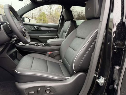 New 2026 Buick Enclave Sport Touring w/ Power Package image 7