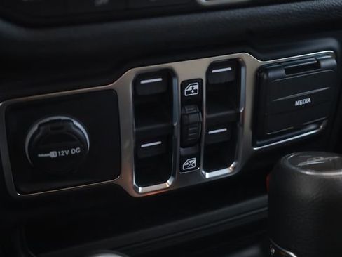 New 2026 Jeep Gladiator Sport image 17