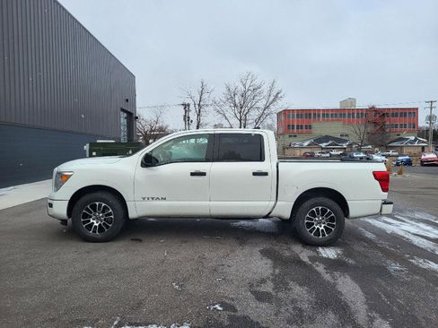 Used 2023 Nissan Titan SV image 6