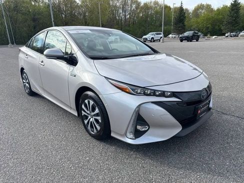 Certified 2020 Toyota Prius Prime Limited FWD image 3