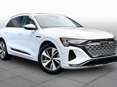 Used 2024 Audi Q8 e-tron Premium Plus w/ Premium Plus Package AWD/4WD image 2