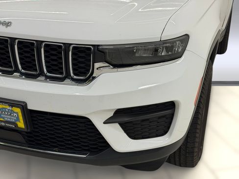 Used 2023 Jeep Grand Cherokee Laredo w/ Luxury Tech Group I AWD/4WD image 10