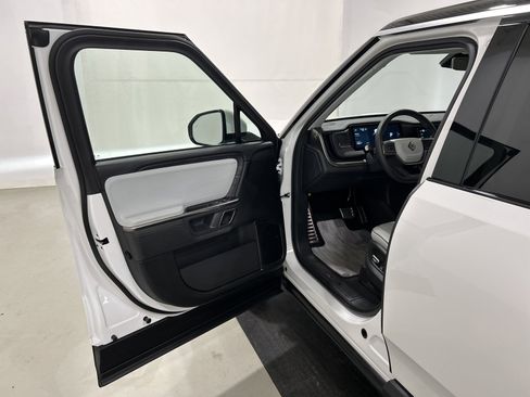 Used 2024 Rivian R1S Adventure AWD/4WD image 16