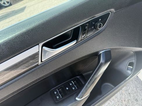 Used 2017 Volkswagen Passat 1.8T SE FWD image 12