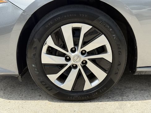 Used 2020 Nissan Altima 2.5 S FWD image 12