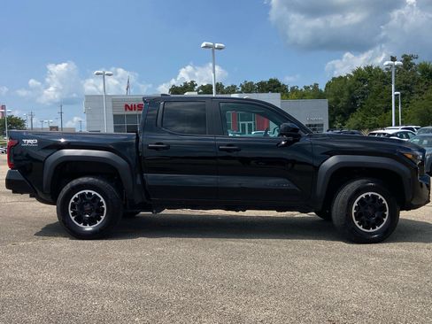 Used 2024 Toyota Tacoma TRD Off-Road AWD/4WD image 2