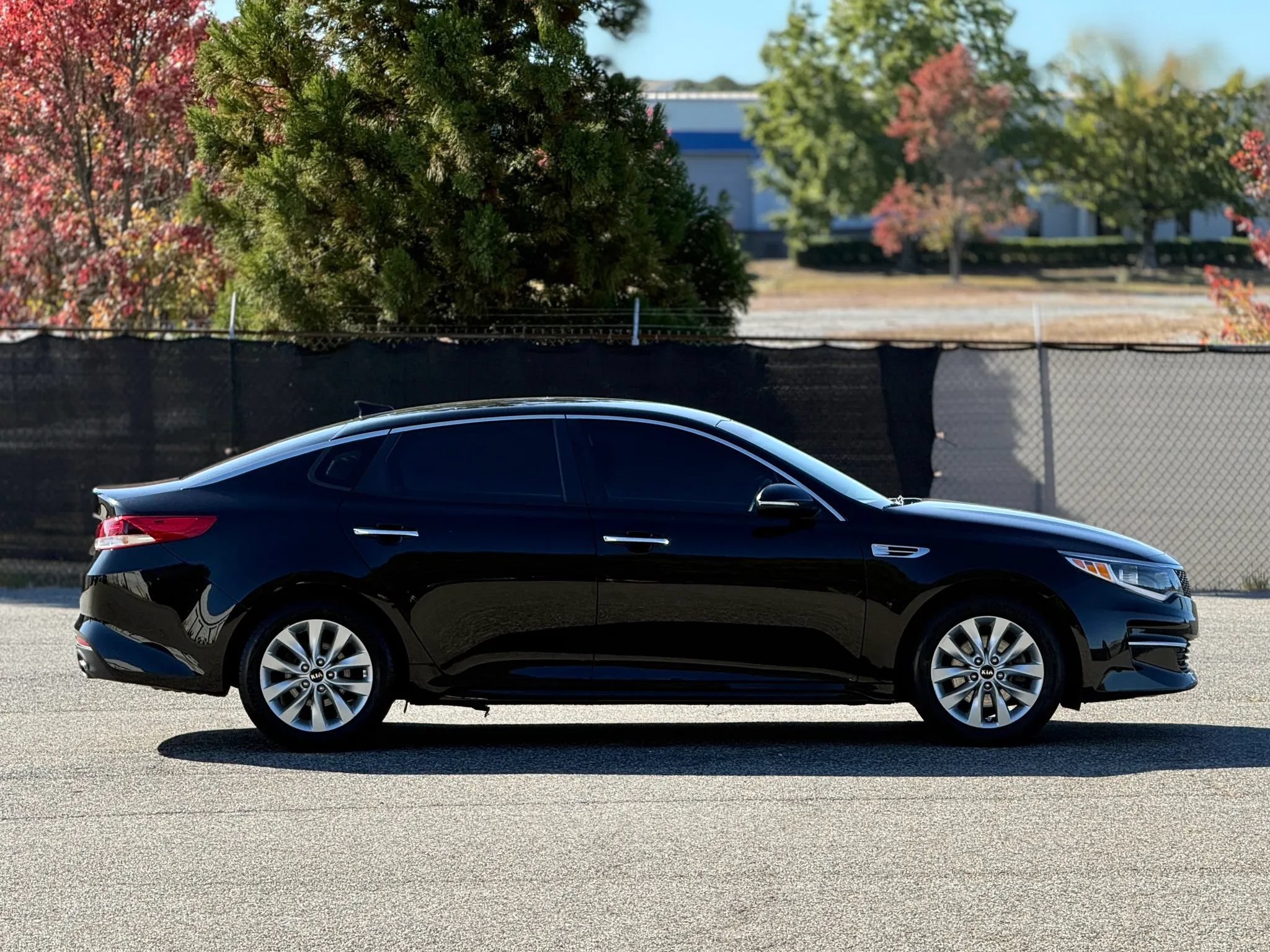 Used 2018 Kia Optima LX w/ 17" Alloy Wheels Package FWD image 7