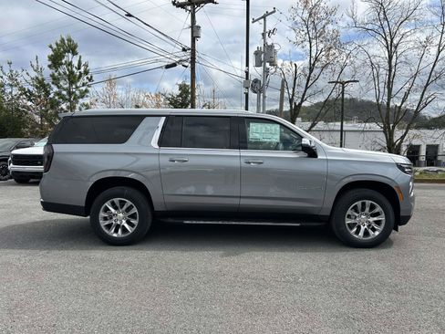 New 2026 Chevrolet Suburban Premier AWD/4WD image 2