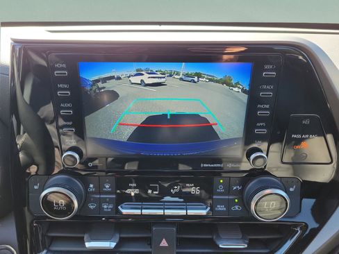 Used 2022 Toyota Highlander XLE image 34