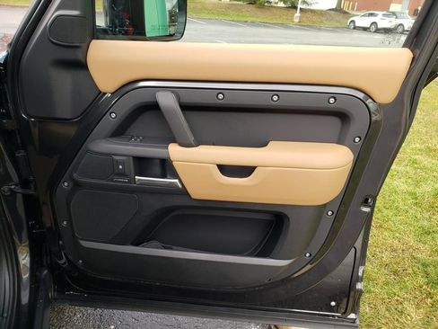 New 2026 Land Rover Defender 110 S image 18