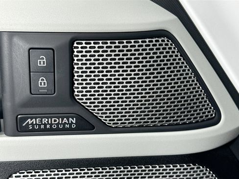 Certified 2023 Land Rover Defender 130 X-Dynamic SE image 21