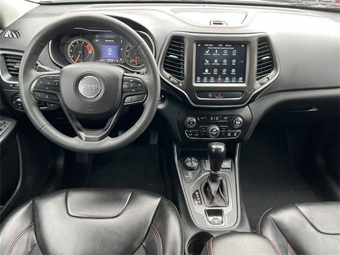 Used 2022 Jeep Cherokee Trailhawk image 3