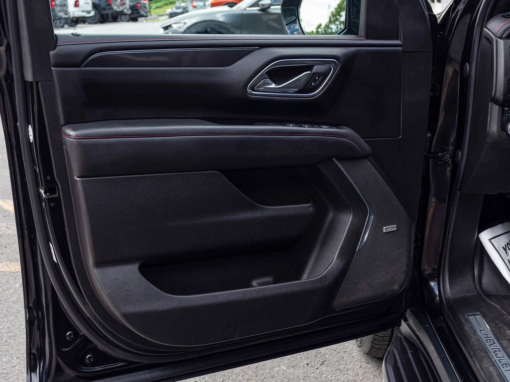 Used 2023 Chevrolet Suburban RST w/ Sport Performance Package AWD/4WD image 11