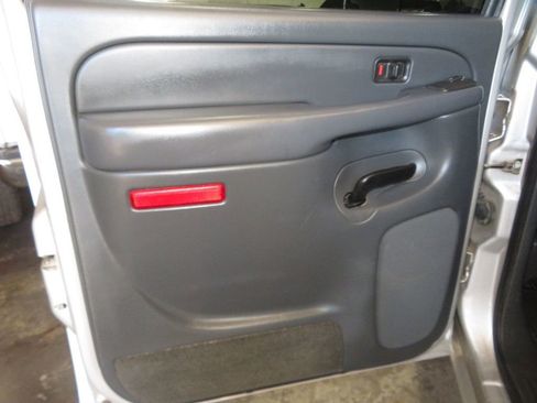 Used 2004 Chevrolet Silverado 2500 LS w/ Skid Plate Package image 22