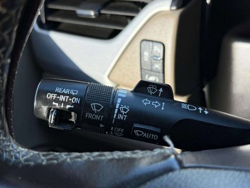 Used 2019 GMC Yukon XL SLT w/ Open Road Package AWD/4WD image 47