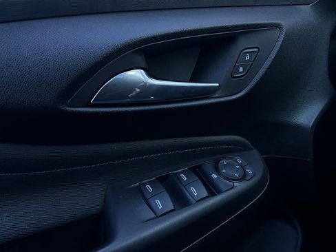 Used 2025 Buick Envista Sport Touring image 19