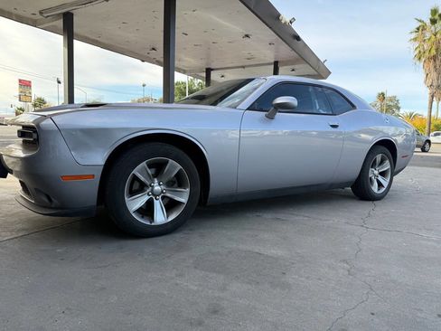 Used 2015 Dodge Challenger SXT w/ Driver Convenience Group image 5