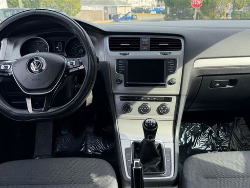 Used 2016 Volkswagen Golf S FWD image 19