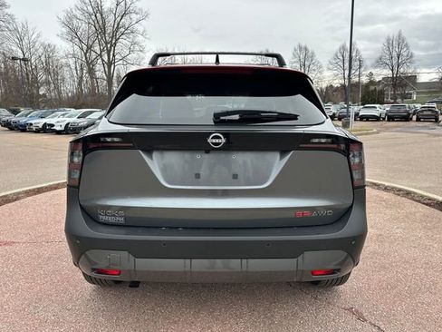 New 2026 Nissan Kicks SR AWD/4WD image 2