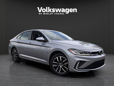 Certified 2025 Volkswagen Jetta SE FWD image 1