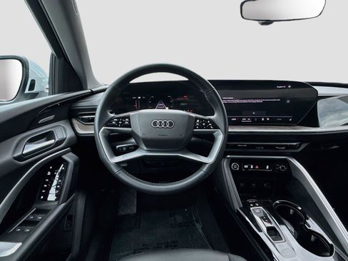 Certified 2025 Audi Q5 Premium AWD/4WD image 11