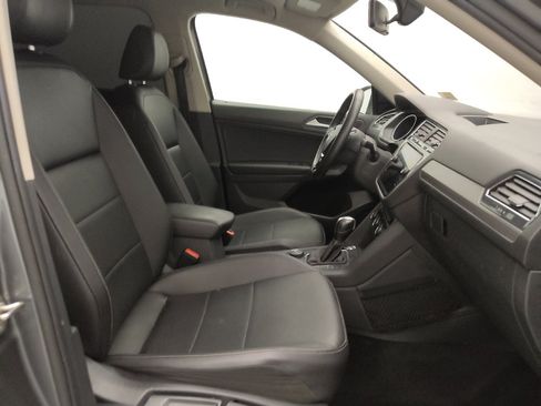 Used 2020 Volkswagen Tiguan SE w/ 3rd Row Seat Package AWD/4WD image 21