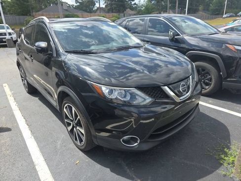 Used 2019 Nissan Rogue Sport SL w/ Premium Package FWD image 4