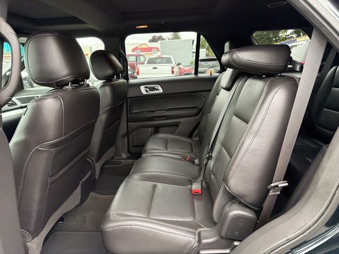 Used 2014 Ford Explorer XLT w/ Equipment Group 202A AWD/4WD image 9