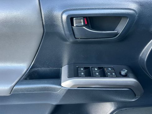 Used 2019 Toyota Tacoma SR5 image 12
