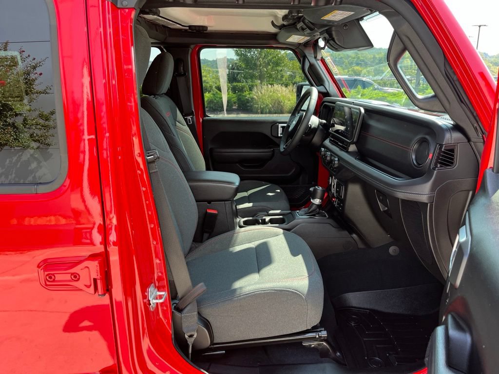 Used 2025 Jeep Wrangler Unlimited Rubicon AWD/4WD image 26