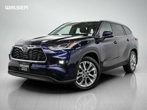 Used 2025 Toyota Highlander Limited AWD/4WD image 1