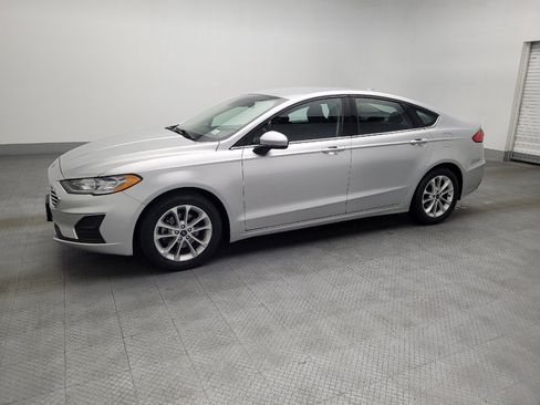 Used 2019 Ford Fusion SE FWD image 2