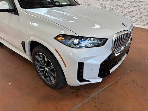 Used 2024 BMW X5 sDrive40i w/ M Sport Package RWD image 9