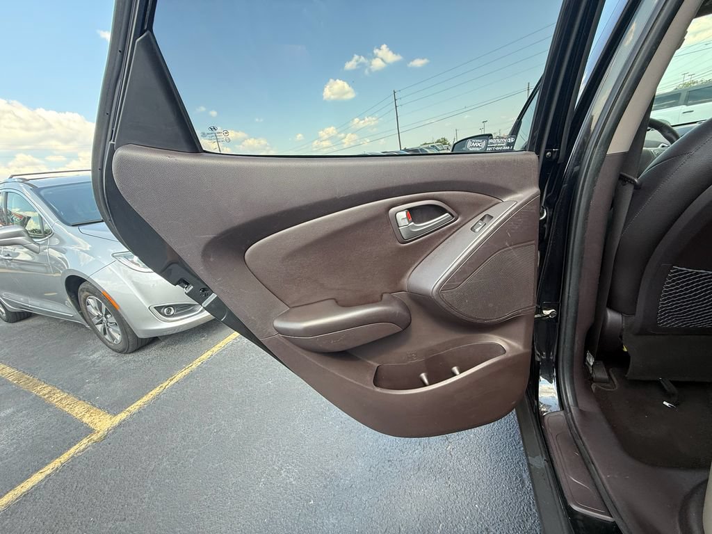 Used 2010 Hyundai Tucson GLS w/ Popular Equipment Pkg 2 FWD image 16