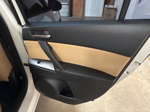 Used 2013 MAZDA MAZDA3 i Touring FWD image 27