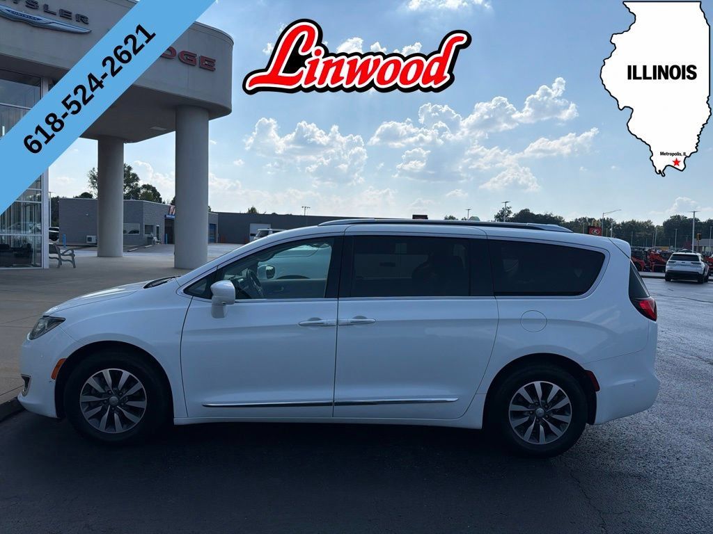 Used 2020 Chrysler Pacifica Touring-L Plus w/ Advanced Safetytec Group FWD image 2