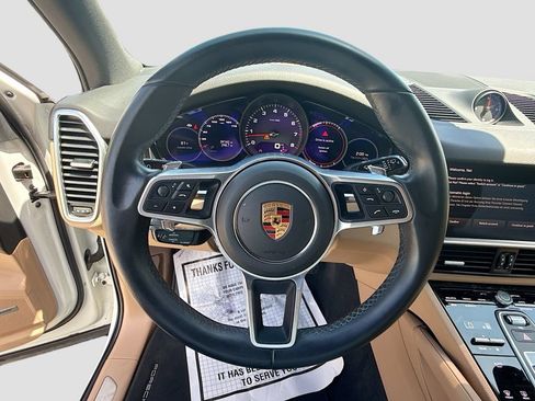 Used 2023 Porsche Cayenne AWD/4WD image 12