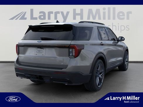 New 2026 Ford Explorer ST-Line w/ ST-Line Street Pack image 8