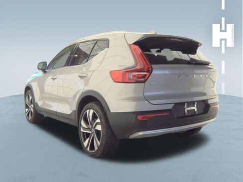 Used 2023 Volvo XC40 B5 Plus w/ Driver Assist Package image 3